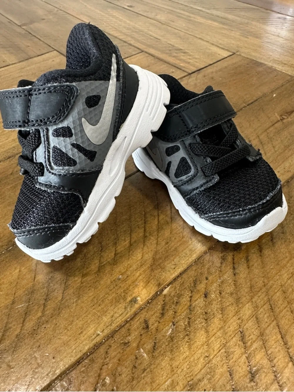 Nike Black and Gray Infant Velcro Sneakers